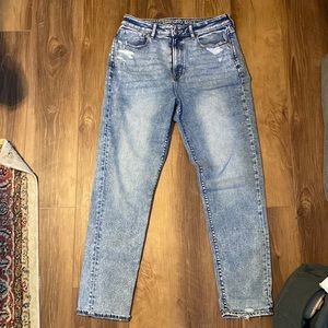 light wash mom jeans!